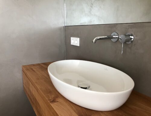 WC mit Spachteltechnik